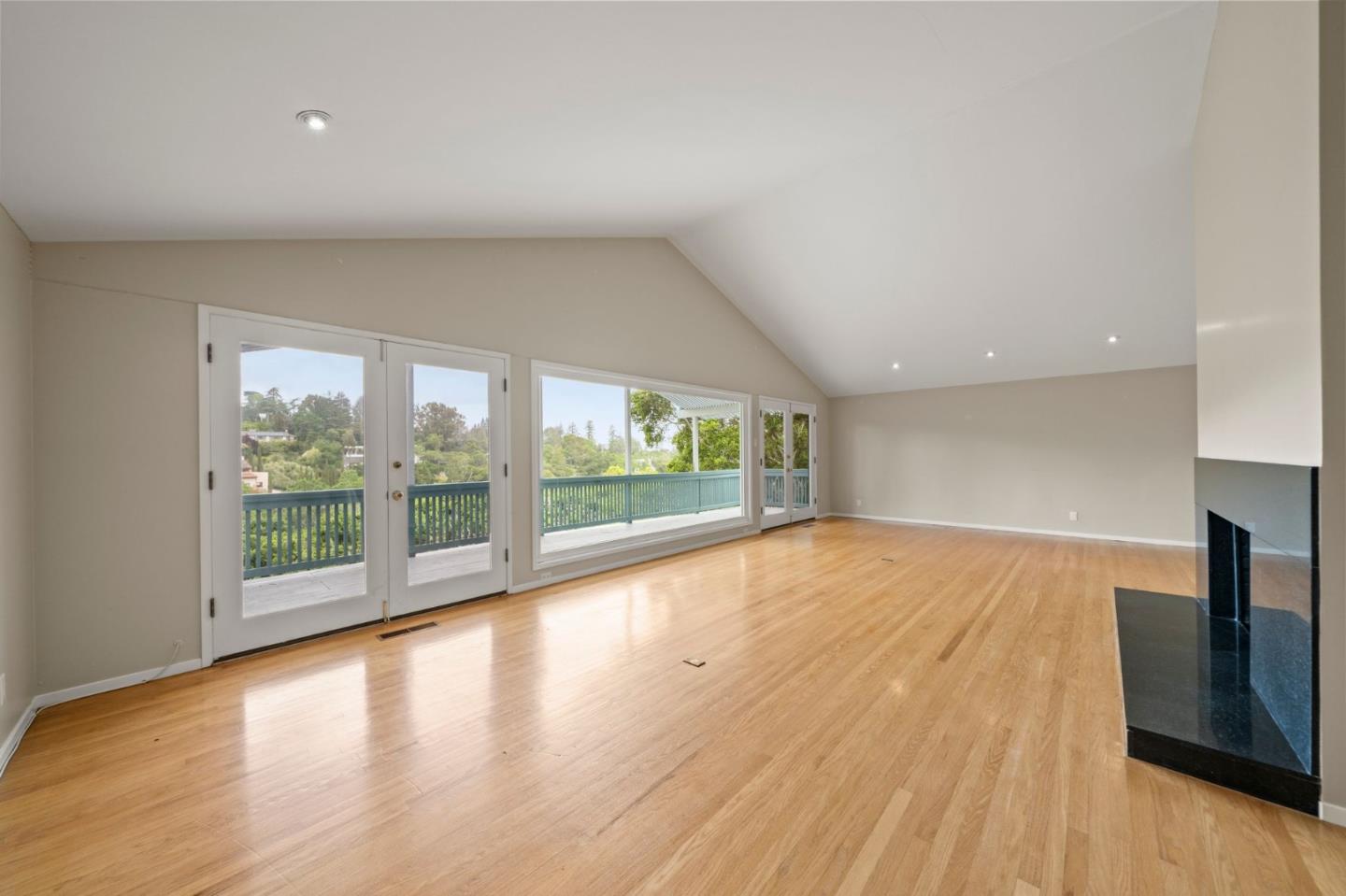 Detail Gallery Image 2 of 8 For 960 Hayne Rd, Hillsborough,  CA 94010 - 6 Beds | 3 Baths
