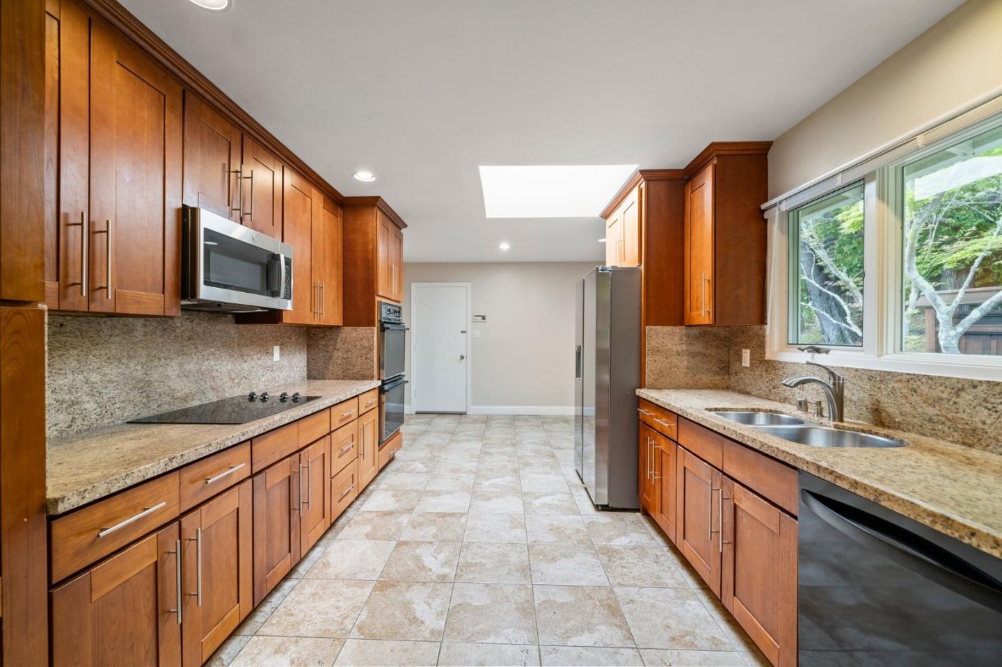 Detail Gallery Image 8 of 8 For 960 Hayne Rd, Hillsborough,  CA 94010 - 6 Beds | 3 Baths