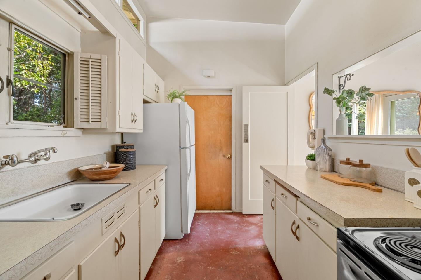 Detail Gallery Image 11 of 37 For 751 Florales Dr, Palo Alto,  CA 94306 - 2 Beds | 1 Baths