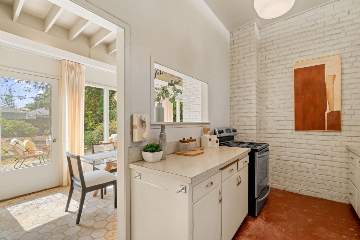 Detail Gallery Image 13 of 37 For 751 Florales Dr, Palo Alto,  CA 94306 - 2 Beds | 1 Baths