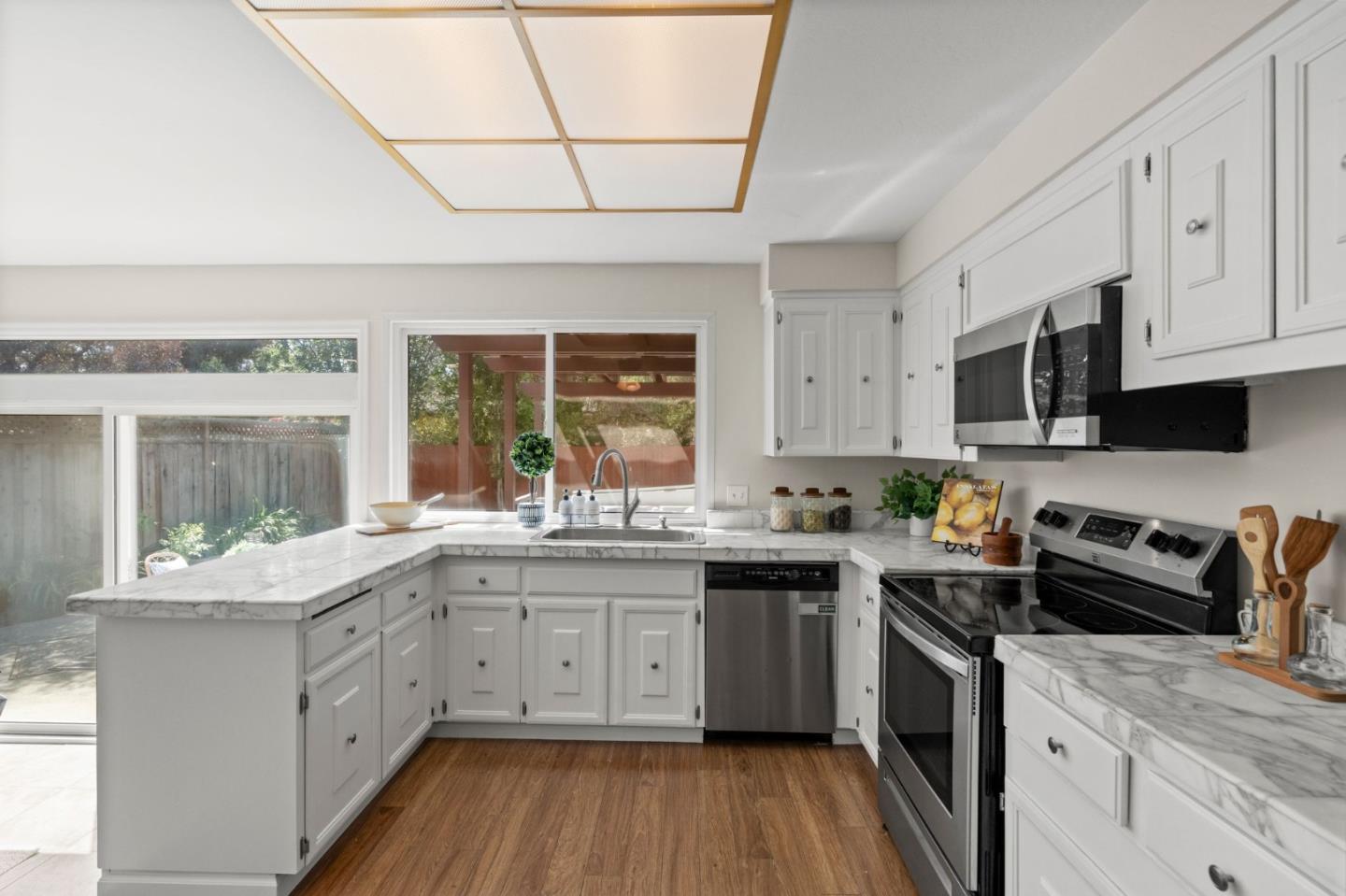 Detail Gallery Image 12 of 53 For 980 Haddock St, Foster City,  CA 94404 - 4 Beds | 2 Baths