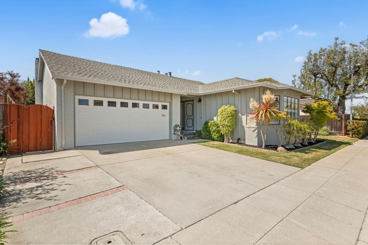 Detail Gallery Image 2 of 53 For 980 Haddock St, Foster City,  CA 94404 - 4 Beds | 2 Baths