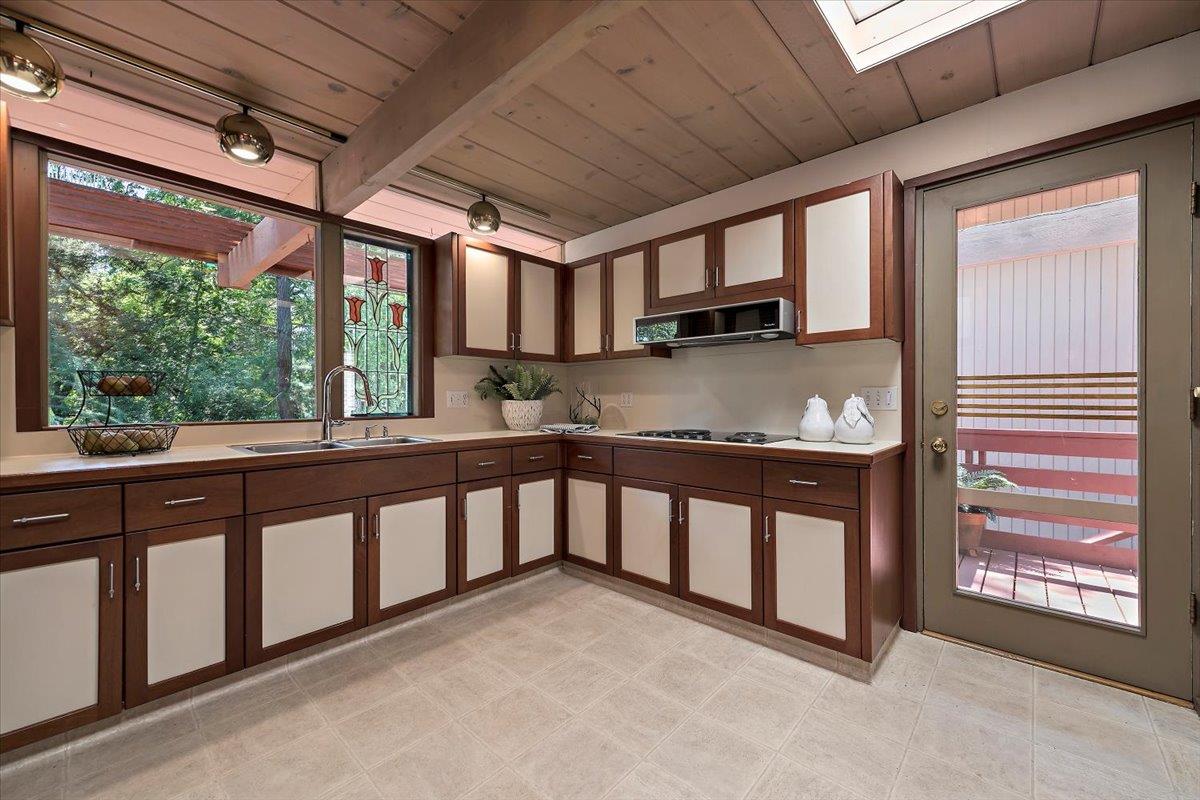 Detail Gallery Image 10 of 40 For 16310 Oakhurst Dr, Monte Sereno,  CA 95030 - 4 Beds | 2 Baths