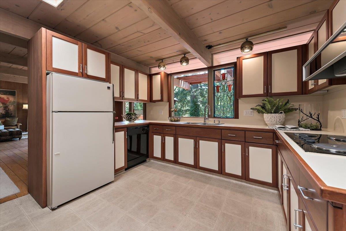 Detail Gallery Image 11 of 40 For 16310 Oakhurst Dr, Monte Sereno,  CA 95030 - 4 Beds | 2 Baths