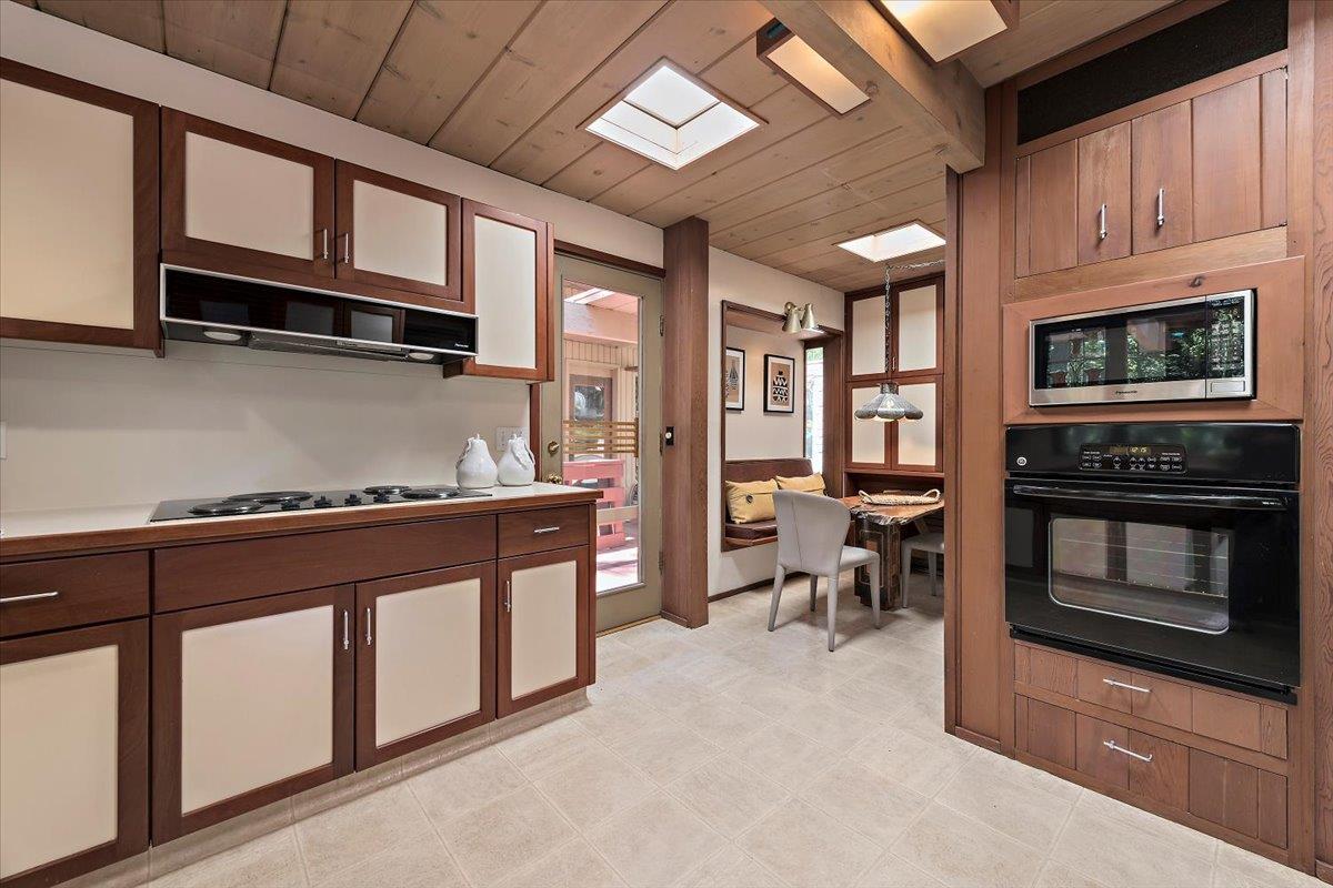 Detail Gallery Image 15 of 40 For 16310 Oakhurst Dr, Monte Sereno,  CA 95030 - 4 Beds | 2 Baths