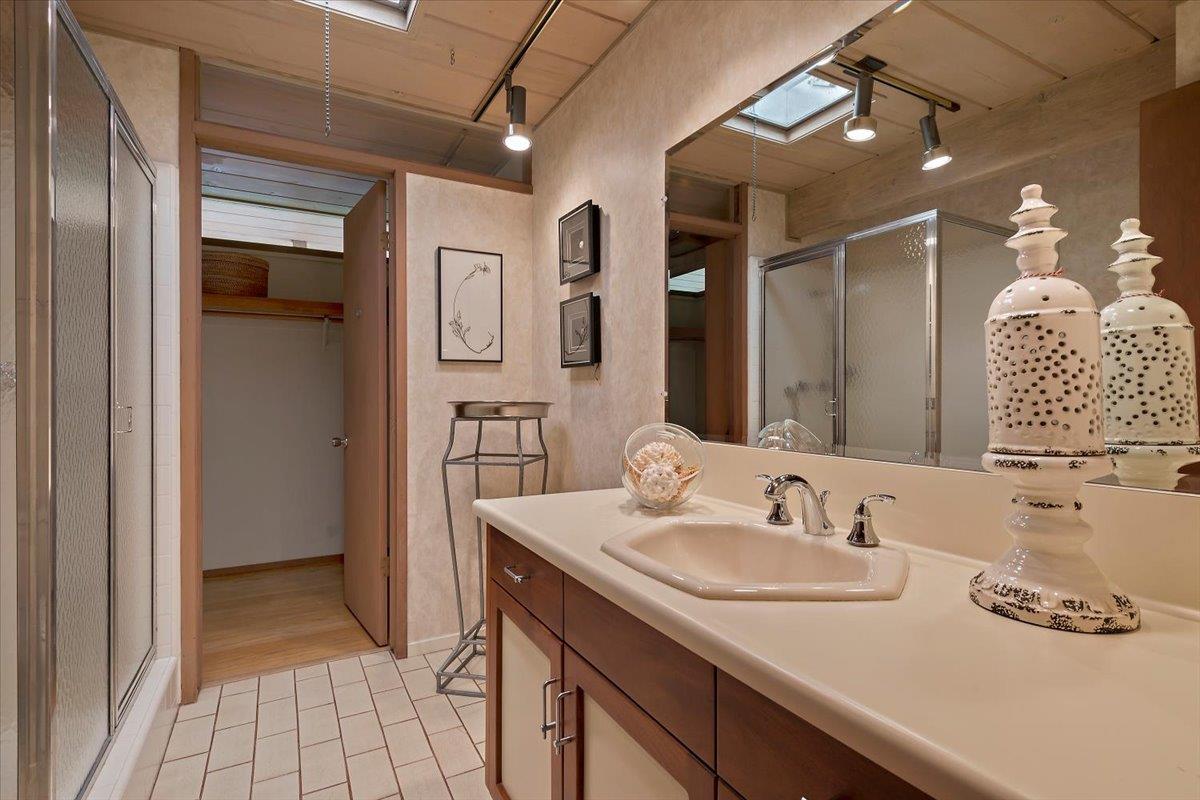 Detail Gallery Image 19 of 40 For 16310 Oakhurst Dr, Monte Sereno,  CA 95030 - 4 Beds | 2 Baths