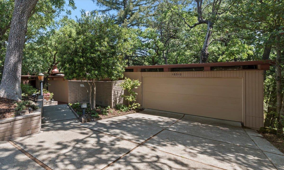 Detail Gallery Image 2 of 40 For 16310 Oakhurst Dr, Monte Sereno,  CA 95030 - 4 Beds | 2 Baths