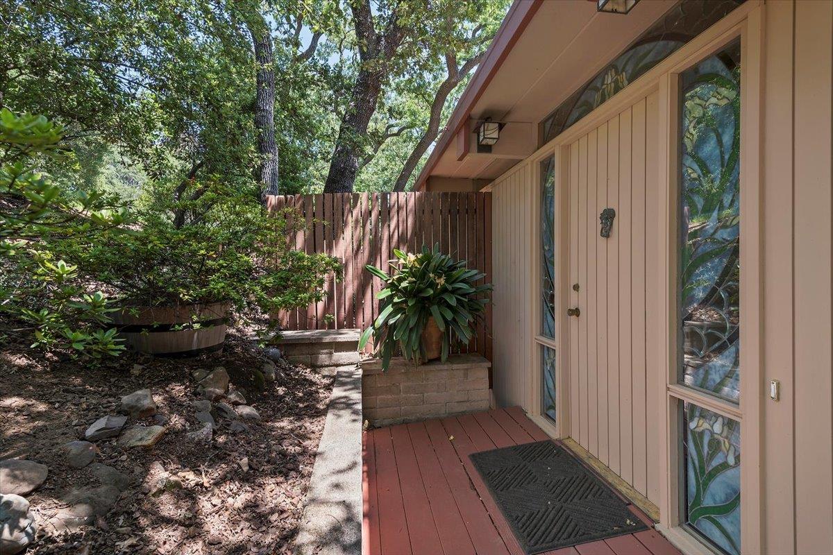 Detail Gallery Image 3 of 40 For 16310 Oakhurst Dr, Monte Sereno,  CA 95030 - 4 Beds | 2 Baths