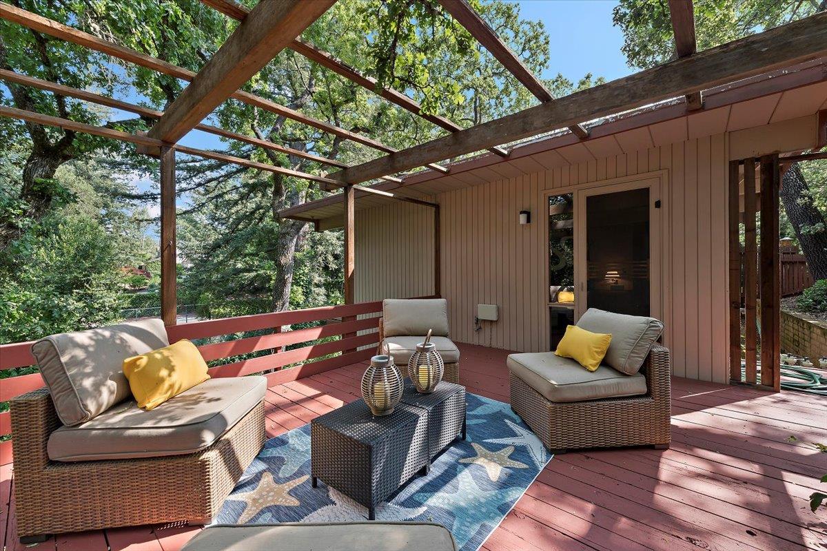 Detail Gallery Image 33 of 40 For 16310 Oakhurst Dr, Monte Sereno,  CA 95030 - 4 Beds | 2 Baths