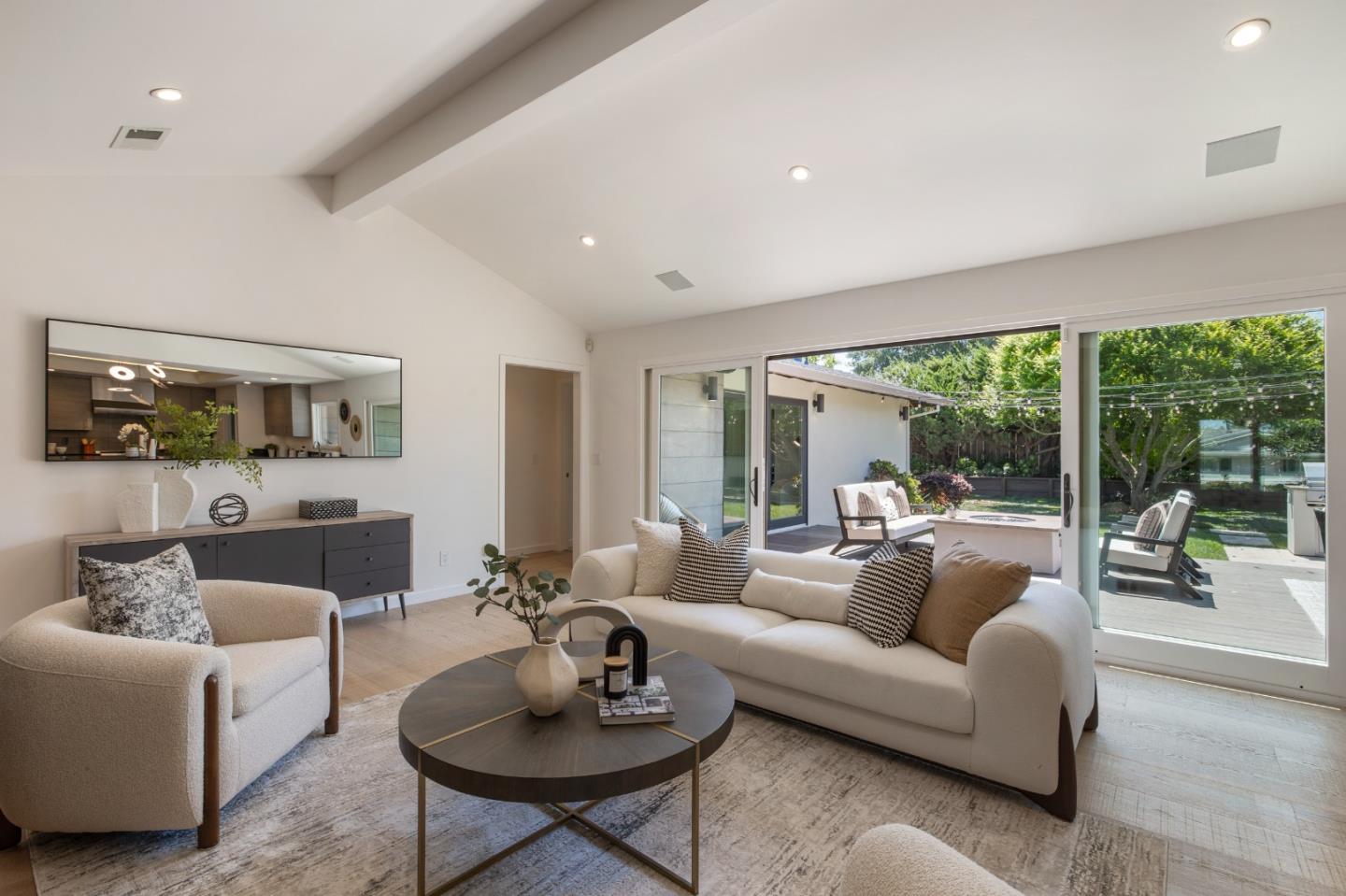 Detail Gallery Image 13 of 43 For 34 Carriage Ct, Los Altos,  CA 94022 - 5 Beds | 5 Baths