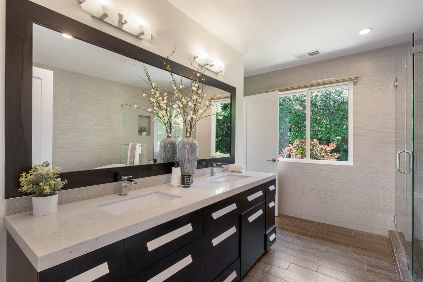 Detail Gallery Image 22 of 43 For 34 Carriage Ct, Los Altos,  CA 94022 - 5 Beds | 5 Baths