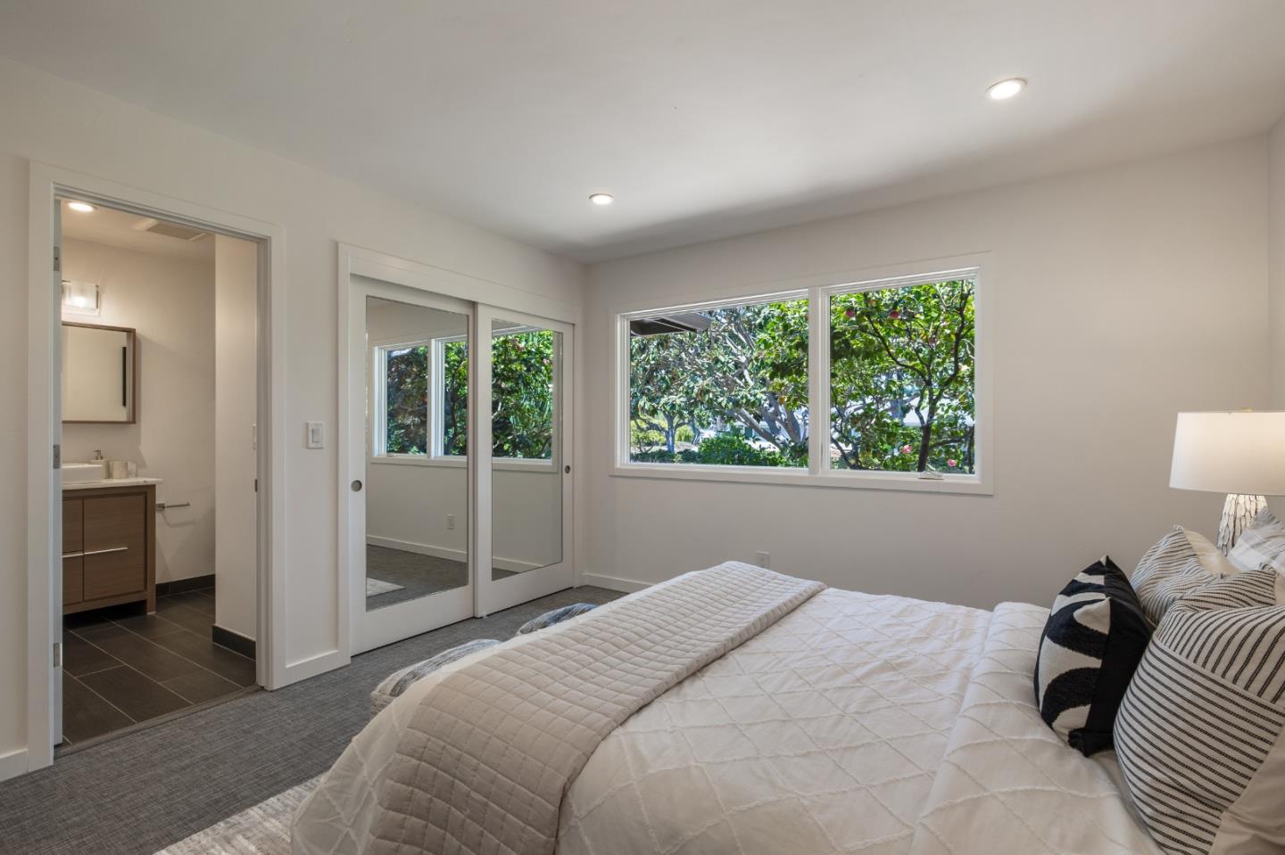 Detail Gallery Image 25 of 43 For 34 Carriage Ct, Los Altos,  CA 94022 - 5 Beds | 5 Baths