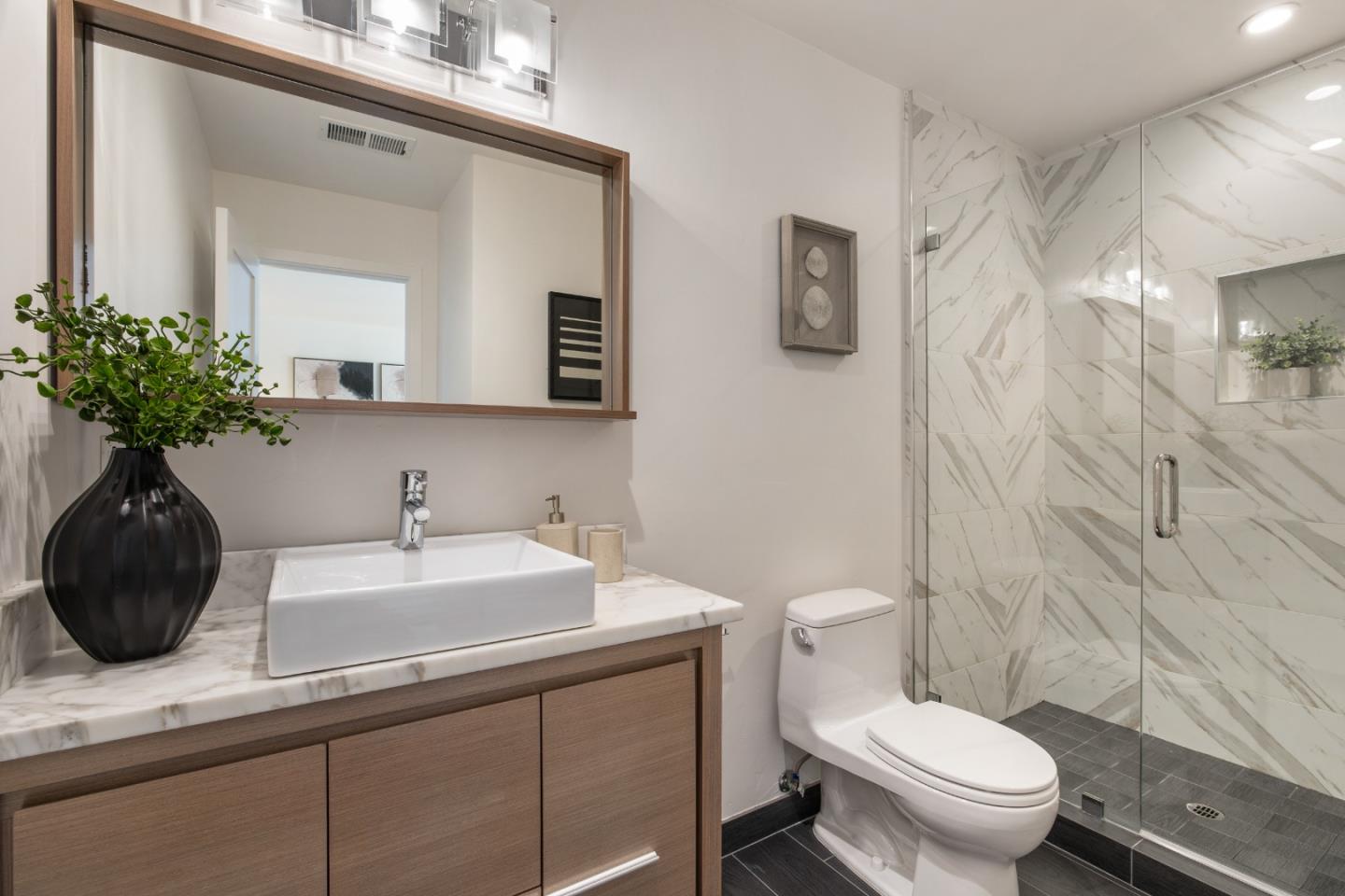 Detail Gallery Image 26 of 43 For 34 Carriage Ct, Los Altos,  CA 94022 - 5 Beds | 5 Baths