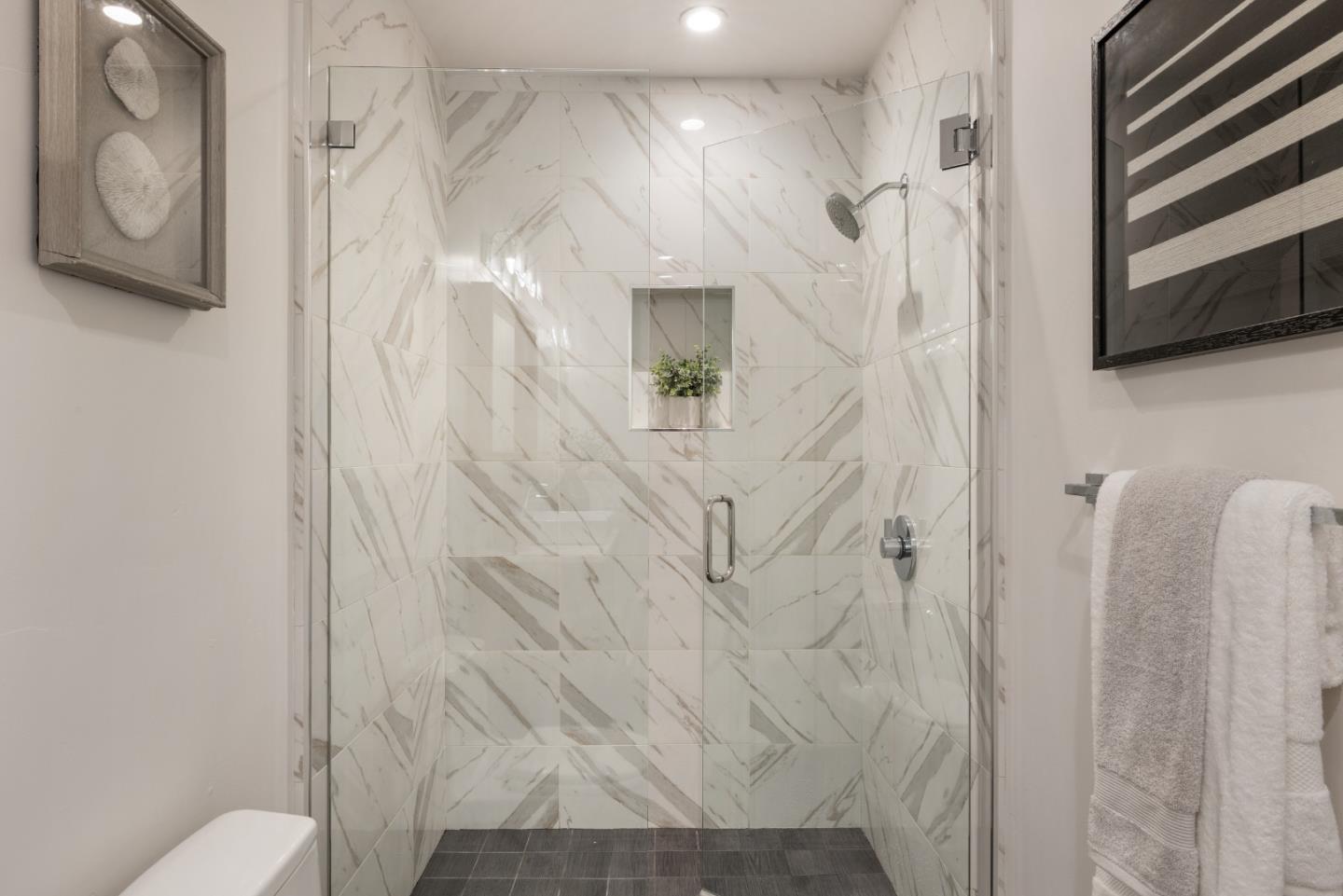 Detail Gallery Image 27 of 43 For 34 Carriage Ct, Los Altos,  CA 94022 - 5 Beds | 5 Baths
