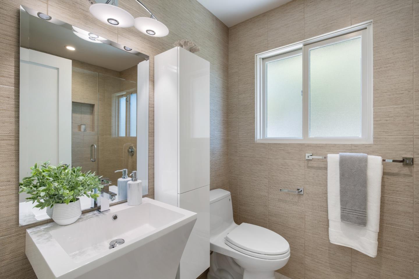 Detail Gallery Image 32 of 43 For 34 Carriage Ct, Los Altos,  CA 94022 - 5 Beds | 5 Baths