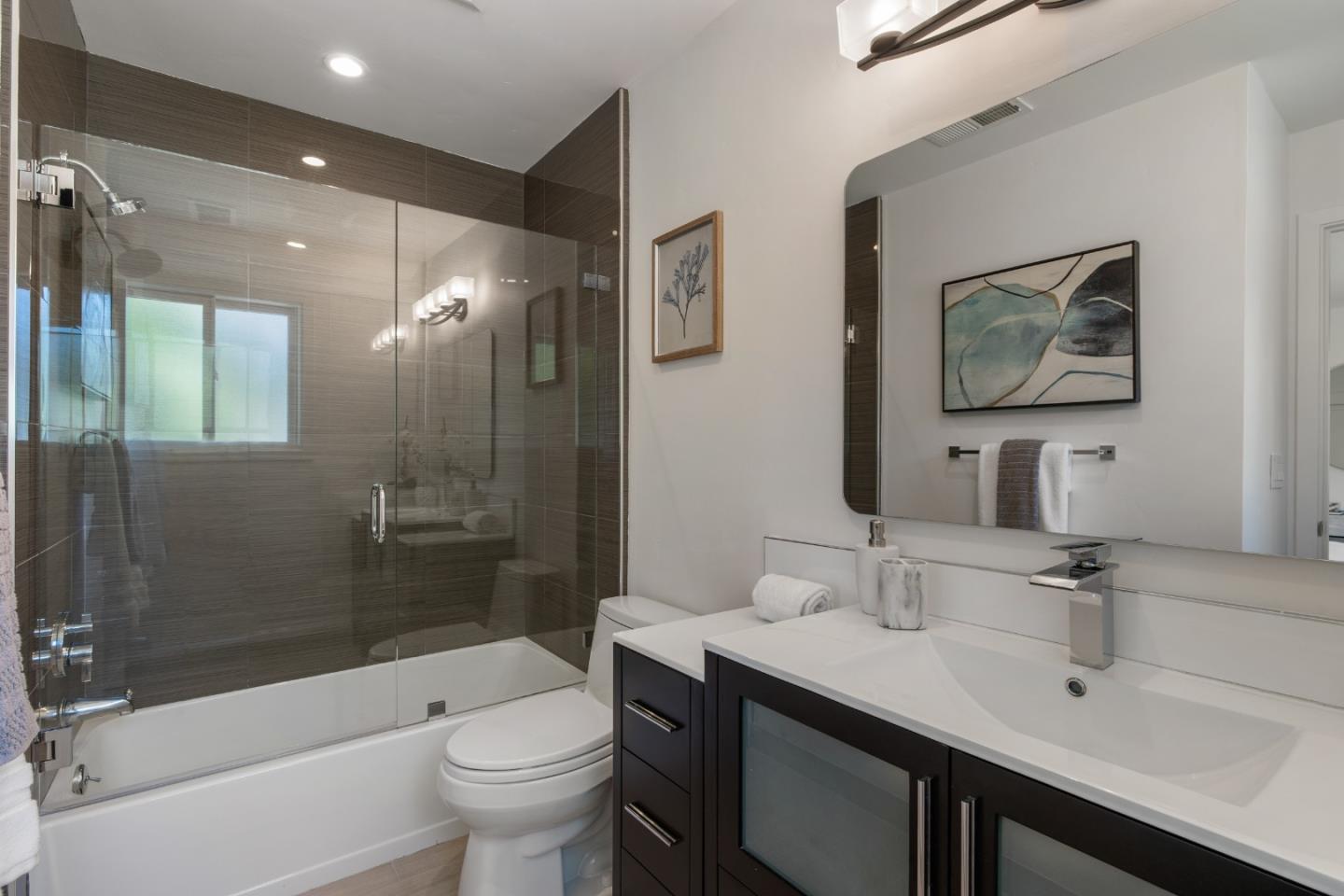 Detail Gallery Image 36 of 43 For 34 Carriage Ct, Los Altos,  CA 94022 - 5 Beds | 5 Baths