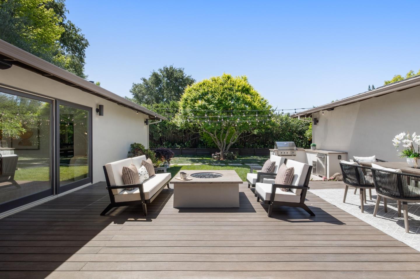 Detail Gallery Image 39 of 43 For 34 Carriage Ct, Los Altos,  CA 94022 - 5 Beds | 5 Baths