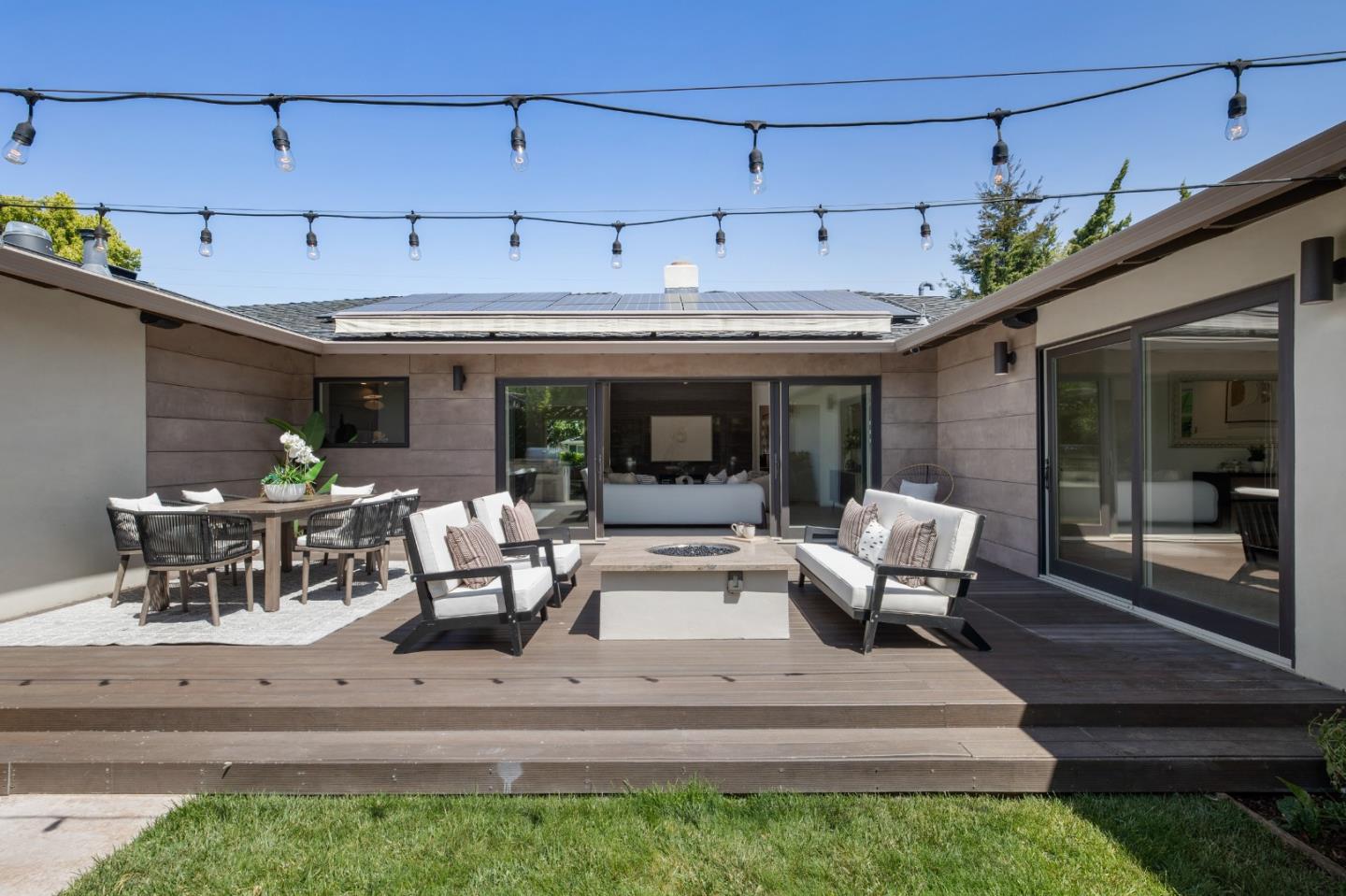 Detail Gallery Image 40 of 43 For 34 Carriage Ct, Los Altos,  CA 94022 - 5 Beds | 5 Baths