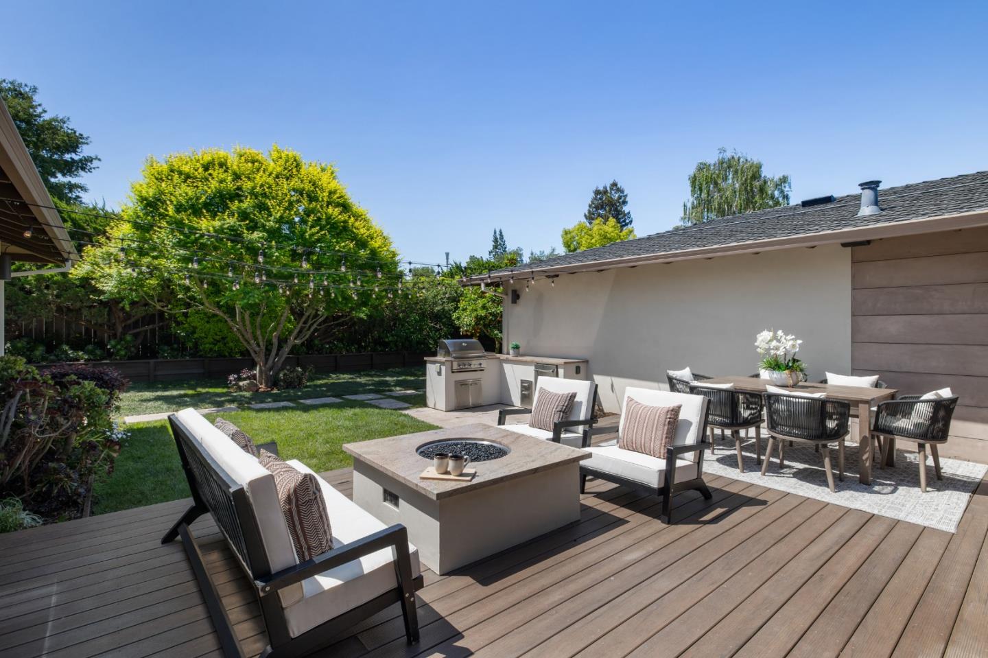 Detail Gallery Image 41 of 43 For 34 Carriage Ct, Los Altos,  CA 94022 - 5 Beds | 5 Baths
