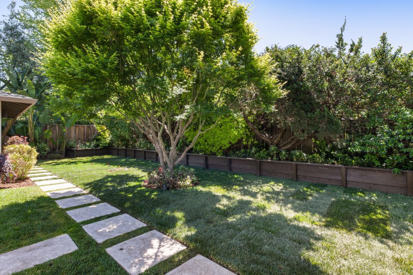 Detail Gallery Image 42 of 43 For 34 Carriage Ct, Los Altos,  CA 94022 - 5 Beds | 5 Baths