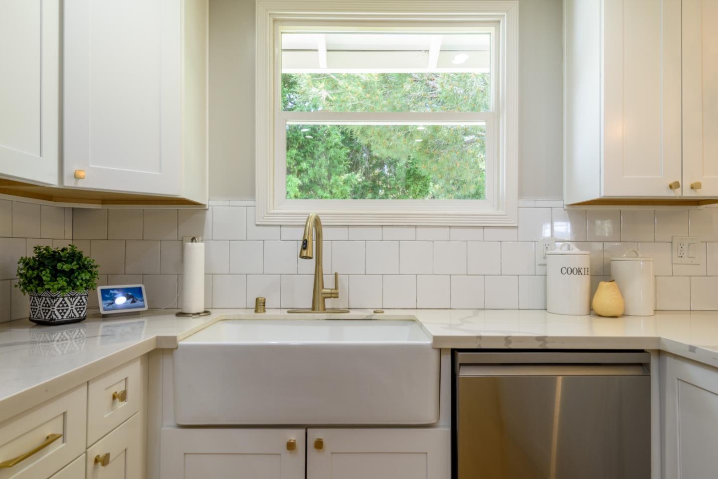 Detail Gallery Image 10 of 31 For 11 Meadow Ct, San Mateo,  CA 94403 - 3 Beds | 1 Baths