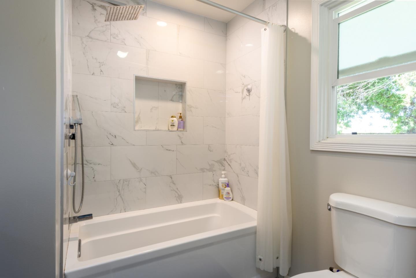 Detail Gallery Image 15 of 31 For 11 Meadow Ct, San Mateo,  CA 94403 - 3 Beds | 1 Baths