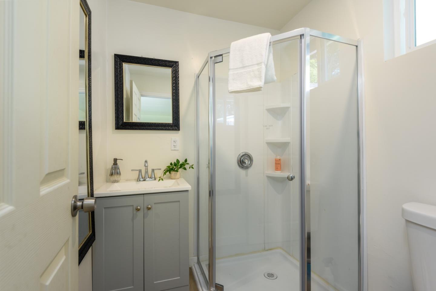 Detail Gallery Image 20 of 31 For 11 Meadow Ct, San Mateo,  CA 94403 - 3 Beds | 1 Baths