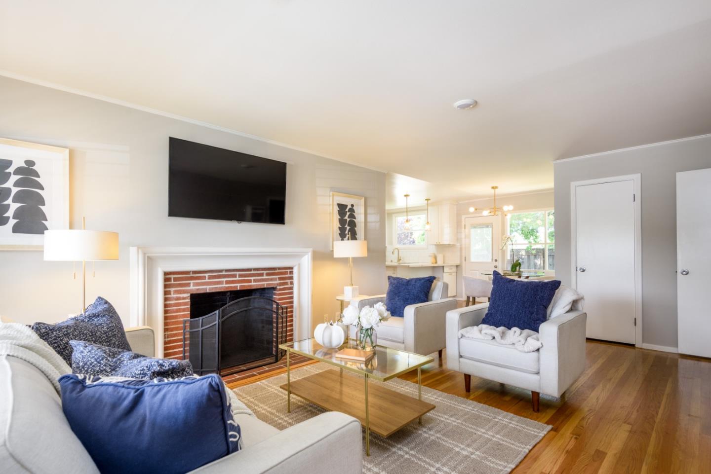 Detail Gallery Image 3 of 31 For 11 Meadow Ct, San Mateo,  CA 94403 - 3 Beds | 1 Baths