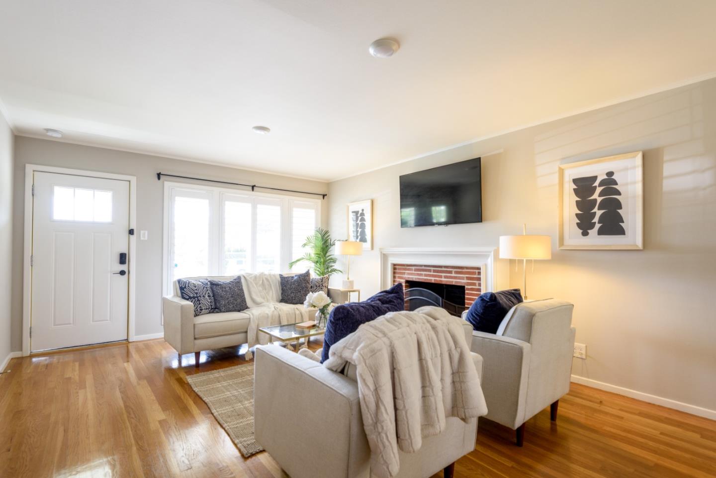 Detail Gallery Image 4 of 31 For 11 Meadow Ct, San Mateo,  CA 94403 - 3 Beds | 1 Baths