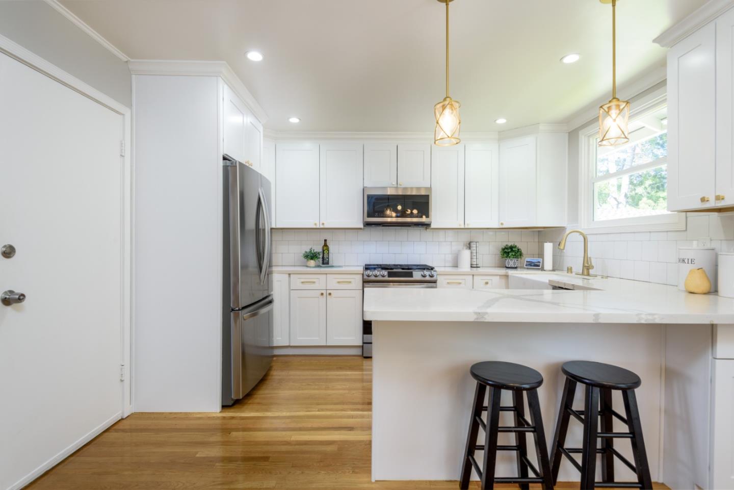 Detail Gallery Image 7 of 31 For 11 Meadow Ct, San Mateo,  CA 94403 - 3 Beds | 1 Baths