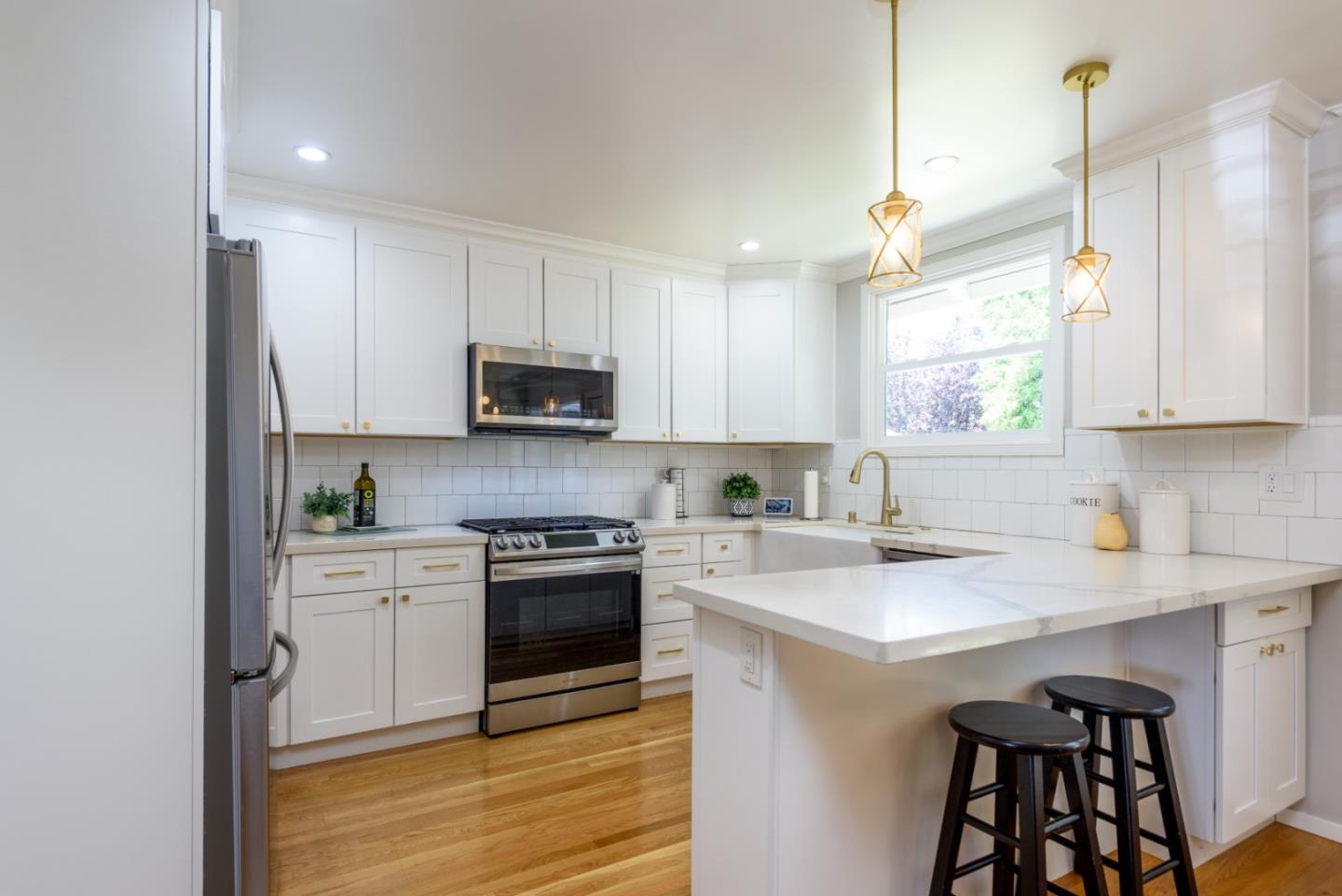 Detail Gallery Image 8 of 31 For 11 Meadow Ct, San Mateo,  CA 94403 - 3 Beds | 1 Baths
