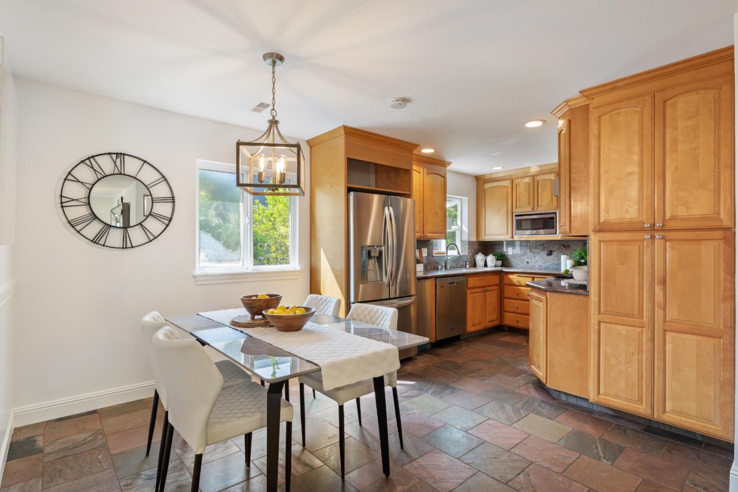 Detail Gallery Image 10 of 38 For 668 Canyon Rd, Redwood City,  CA 94062 - 4 Beds | 4 Baths