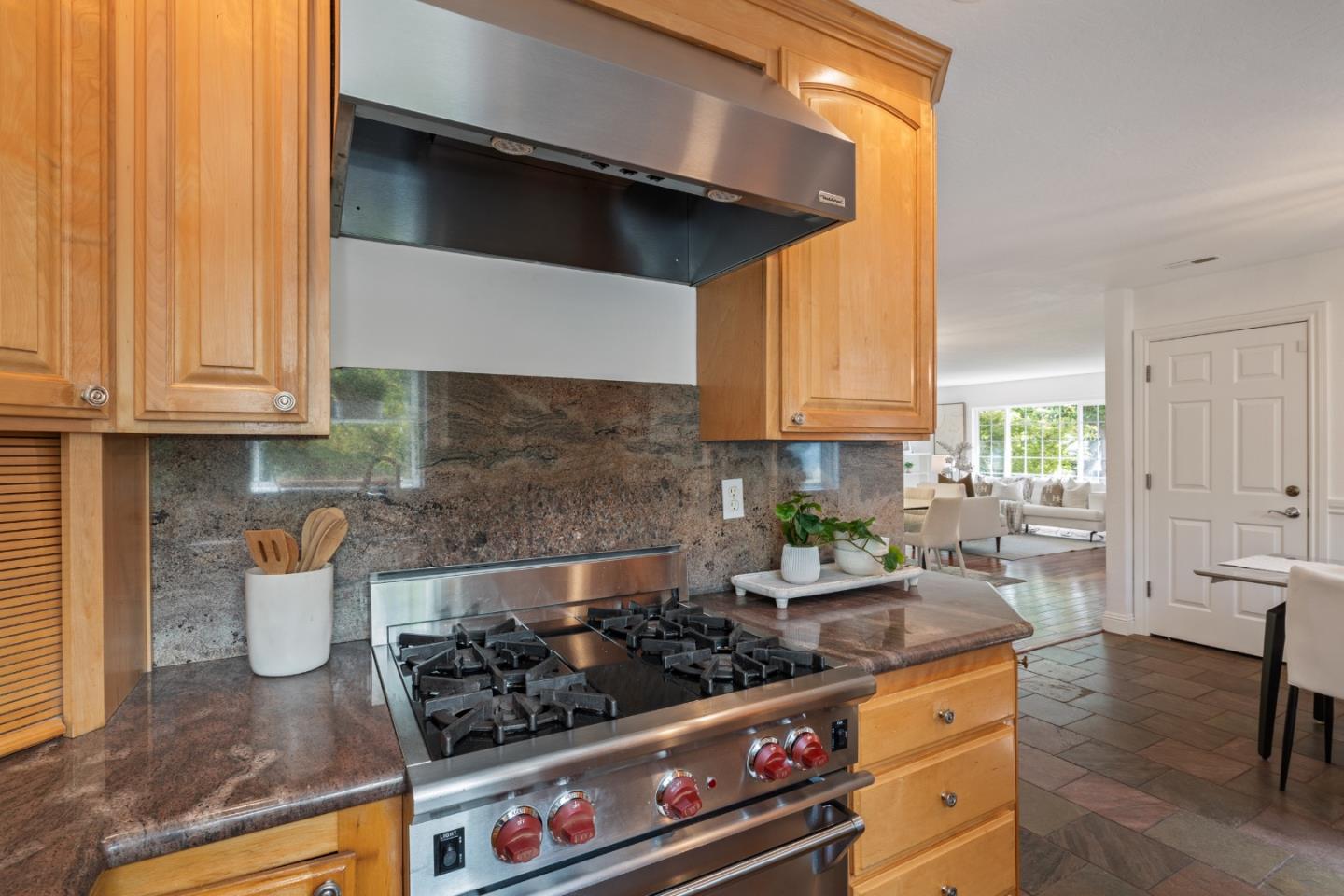 Detail Gallery Image 12 of 38 For 668 Canyon Rd, Redwood City,  CA 94062 - 4 Beds | 4 Baths