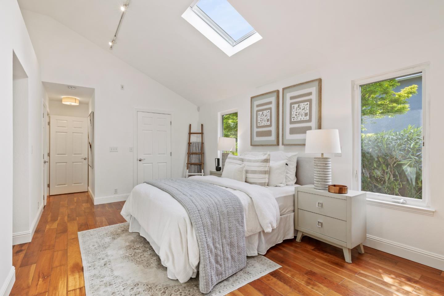 Detail Gallery Image 15 of 38 For 668 Canyon Rd, Redwood City,  CA 94062 - 4 Beds | 4 Baths