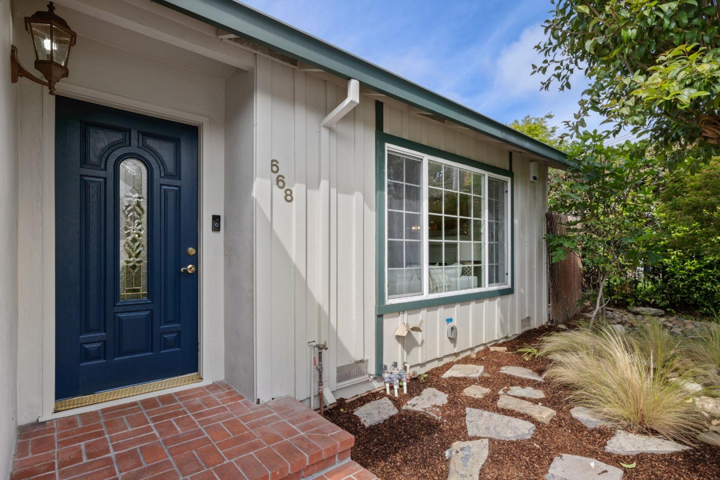 Detail Gallery Image 2 of 38 For 668 Canyon Rd, Redwood City,  CA 94062 - 4 Beds | 4 Baths