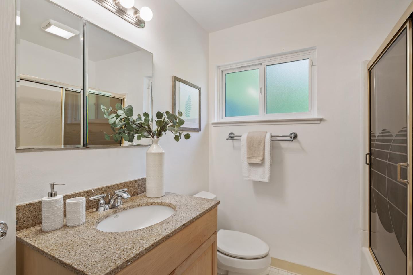 Detail Gallery Image 23 of 38 For 668 Canyon Rd, Redwood City,  CA 94062 - 4 Beds | 4 Baths