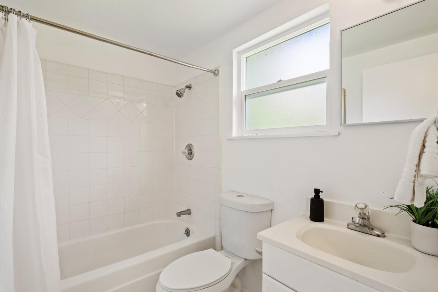 Detail Gallery Image 36 of 38 For 668 Canyon Rd, Redwood City,  CA 94062 - 4 Beds | 4 Baths