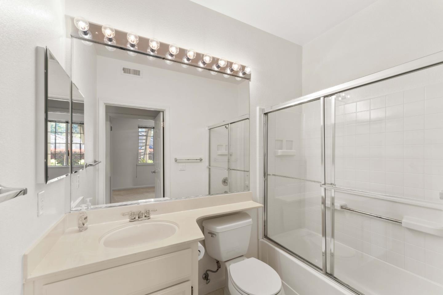 Detail Gallery Image 10 of 18 For 5987 Lake Hennessy Ct Ct, San Jose,  CA 95123 - 2 Beds | 2 Baths