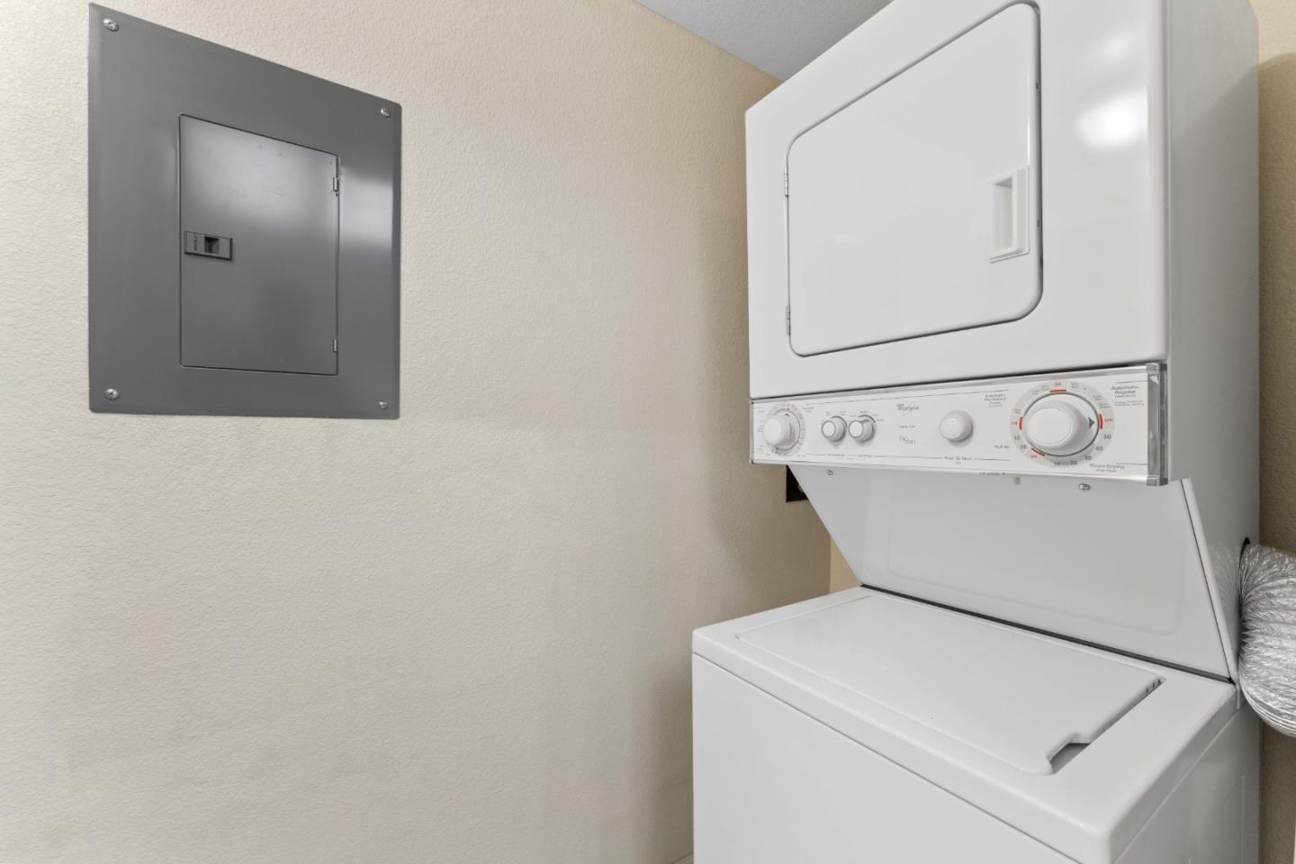 Detail Gallery Image 13 of 18 For 5987 Lake Hennessy Ct Ct, San Jose,  CA 95123 - 2 Beds | 2 Baths