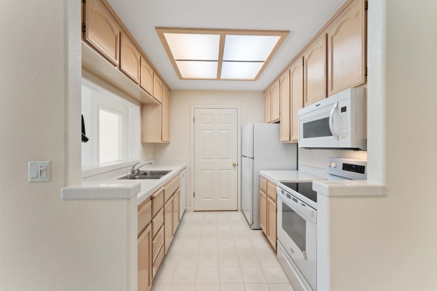 Detail Gallery Image 4 of 18 For 5987 Lake Hennessy Ct Ct, San Jose,  CA 95123 - 2 Beds | 2 Baths