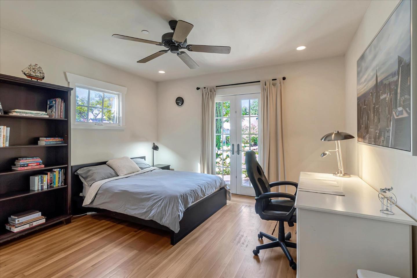Detail Gallery Image 16 of 30 For 1568 Mariposa Ave, Palo Alto,  CA 94306 - 4 Beds | 4 Baths