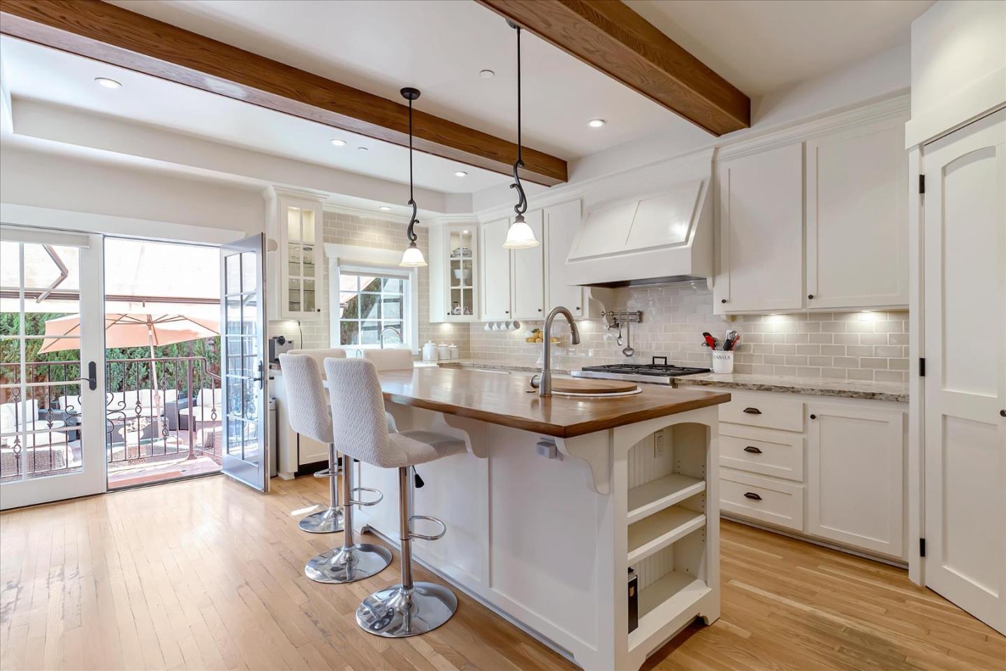 Detail Gallery Image 6 of 30 For 1568 Mariposa Ave, Palo Alto,  CA 94306 - 4 Beds | 4 Baths