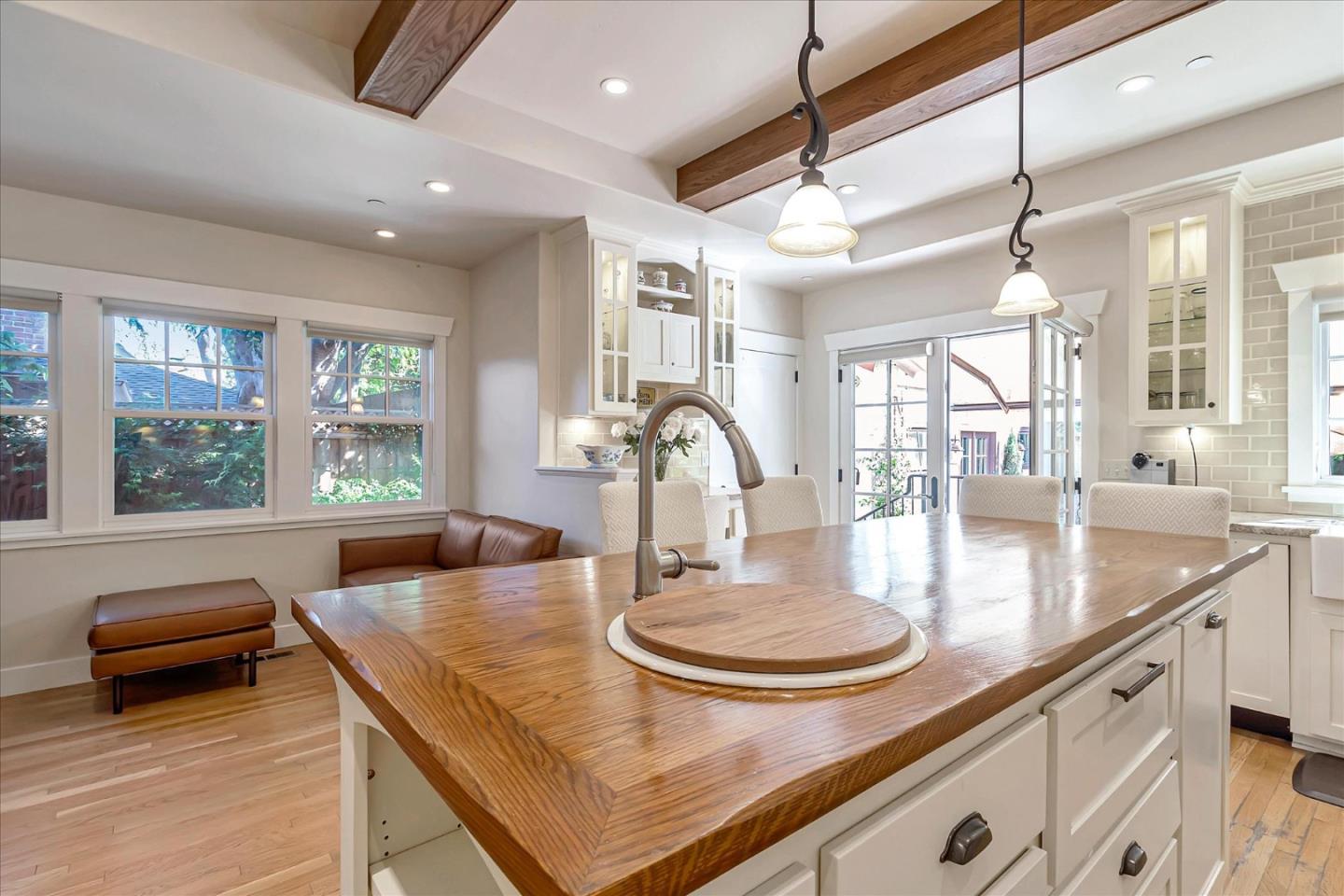 Detail Gallery Image 8 of 30 For 1568 Mariposa Ave, Palo Alto,  CA 94306 - 4 Beds | 4 Baths
