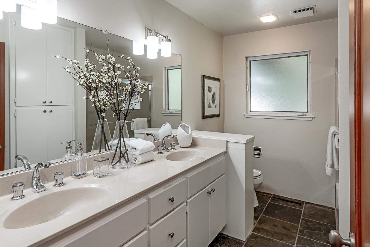 Detail Gallery Image 25 of 42 For 26350 Taaffe Rd, Los Altos Hills,  CA 94022 - 4 Beds | 2/1 Baths