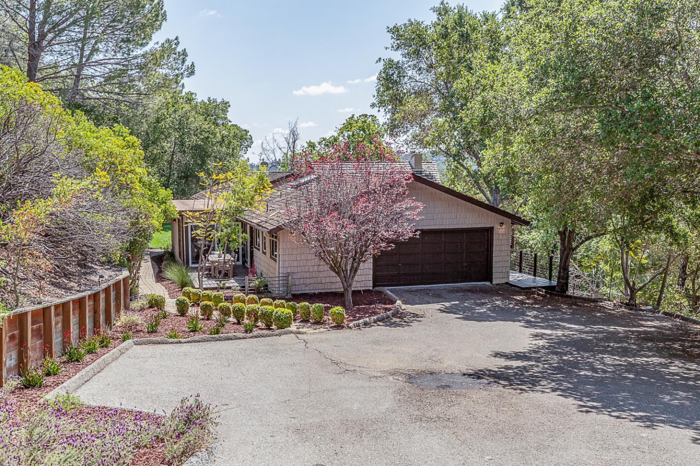 Detail Gallery Image 3 of 42 For 26350 Taaffe Rd, Los Altos Hills,  CA 94022 - 4 Beds | 2/1 Baths
