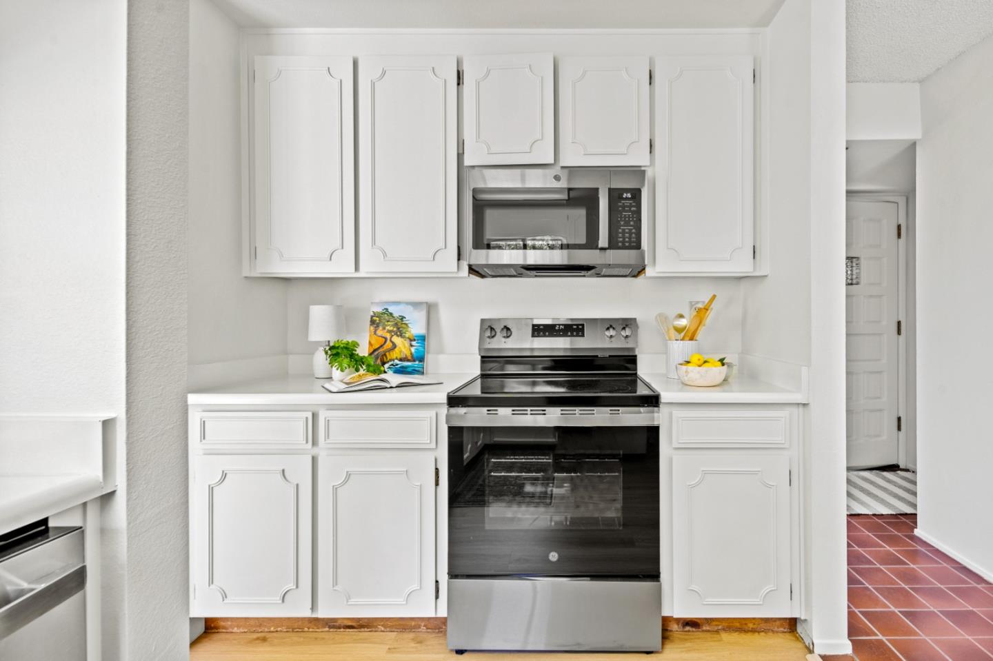 Detail Gallery Image 4 of 17 For 70 Forest Ridge Rd #22,  Monterey,  CA 93940 - 2 Beds | 2/1 Baths