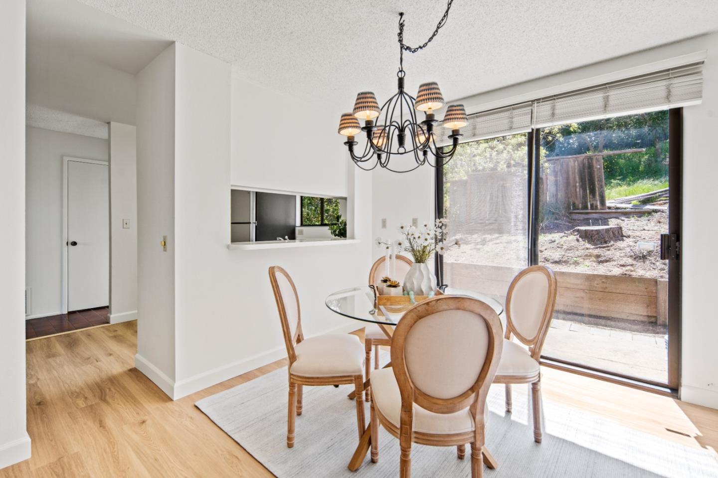 Detail Gallery Image 5 of 17 For 70 Forest Ridge Rd #22,  Monterey,  CA 93940 - 2 Beds | 2/1 Baths