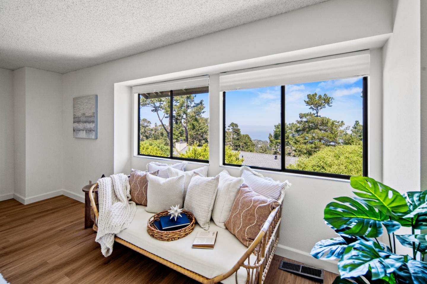 Detail Gallery Image 8 of 17 For 70 Forest Ridge Rd #22,  Monterey,  CA 93940 - 2 Beds | 2/1 Baths