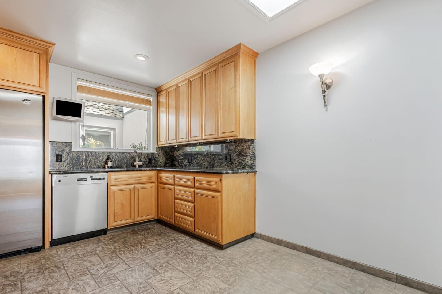 Detail Gallery Image 15 of 74 For 1731 32nd Ave, San Francisco,  CA 94122 - 2 Beds | 1/1 Baths
