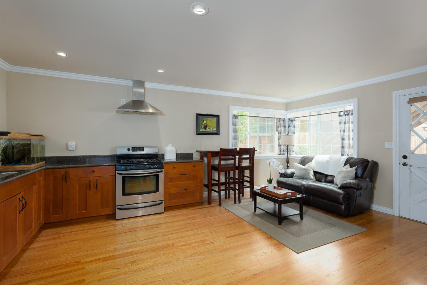 Detail Gallery Image 26 of 29 For 643 Channing Ave, Palo Alto,  CA 94301 - – Beds | – Baths